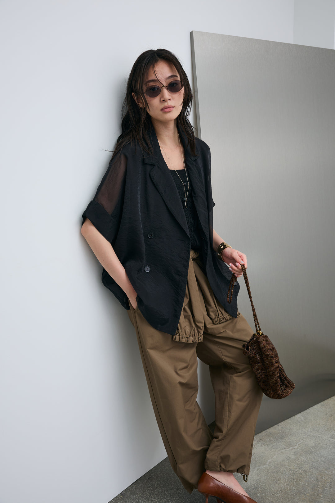 [予約/SET]シアーハーフスリーブジャケット+レース切り替えサテンブラウス+合繊ツイルスタンドウエストラップジョガーPT(3set)