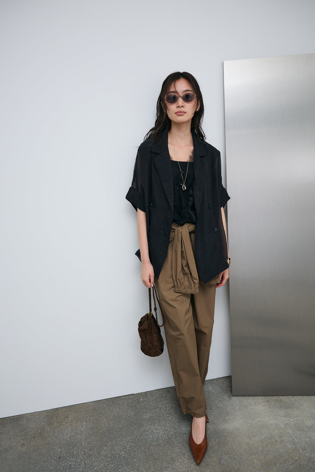 [予約/SET]シアーハーフスリーブジャケット+レース切り替えサテンブラウス+合繊ツイルスタンドウエストラップジョガーPT(3set)