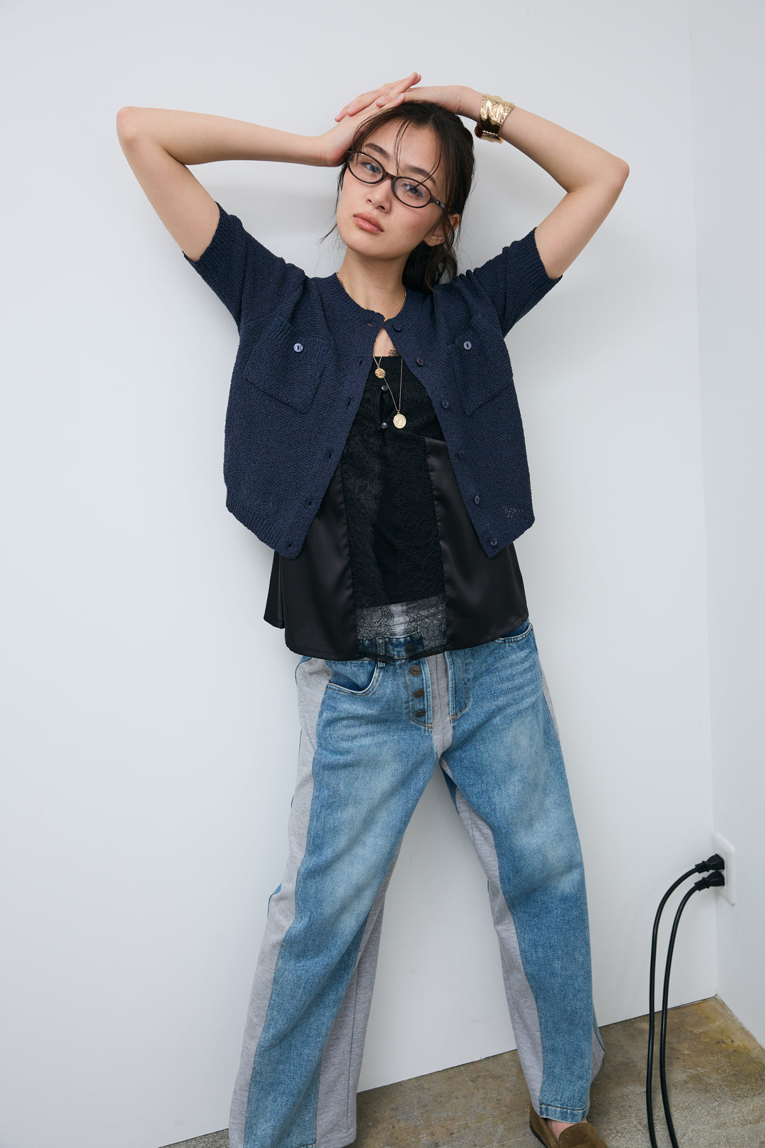 [予約/SET]フロントポケットハーフスリーブカーディガン+レース切り替えサテンブラウス+スウェット切り替えデニムパンツ(3set)