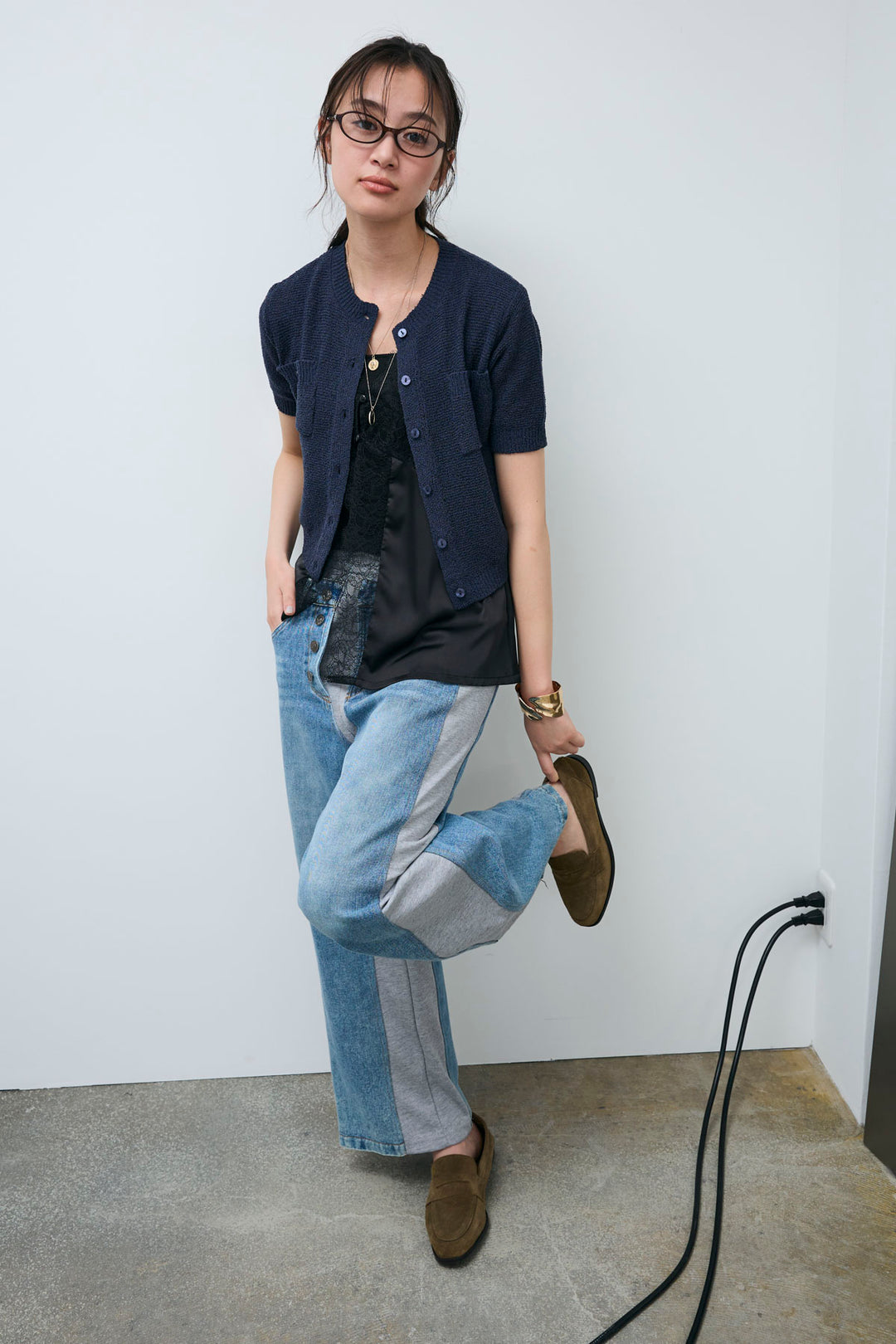 [予約/SET]フロントポケットハーフスリーブカーディガン+レース切り替えサテンブラウス+スウェット切り替えデニムパンツ(3set)