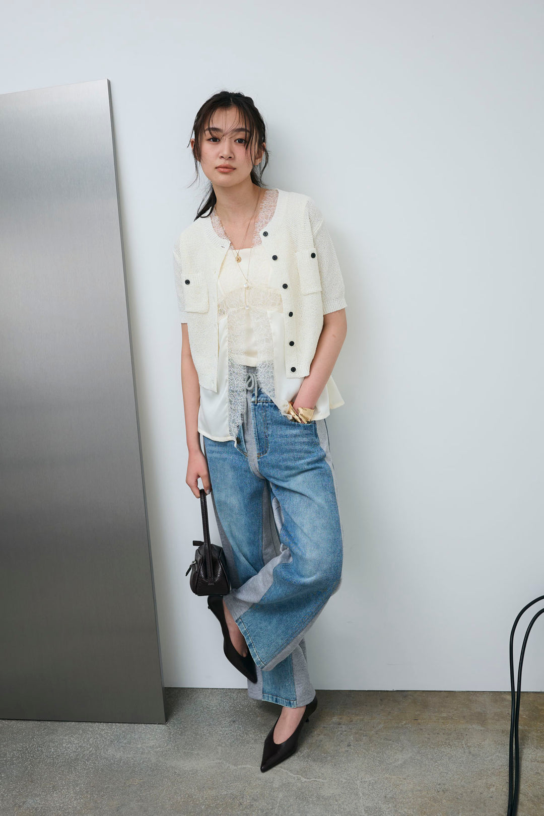 [予約/SET]フロントポケットハーフスリーブカーディガン+レース切り替えサテンブラウス+スウェット切り替えデニムパンツ(3set)