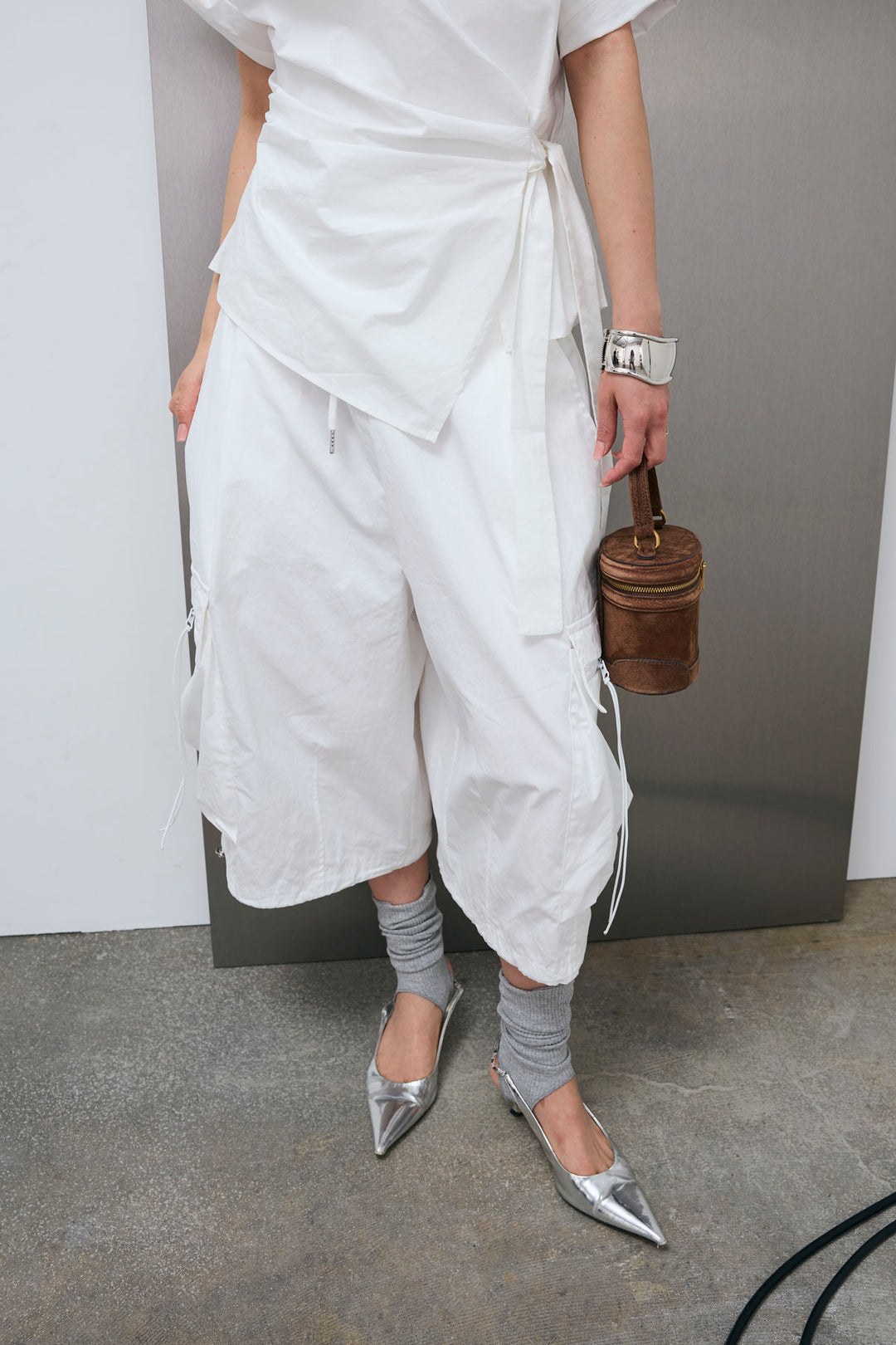 [予約/SET]アシンメトリーオフショルダーブラウス+ビッグポケットハーフパンツ(2set)