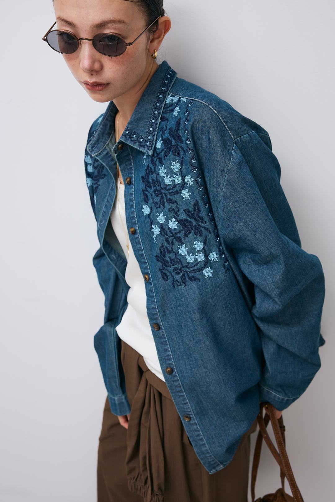 [予約/SET]刺繍デニムシャツ+合繊ツイルスタンドウエストラップジョガーPT(2set)