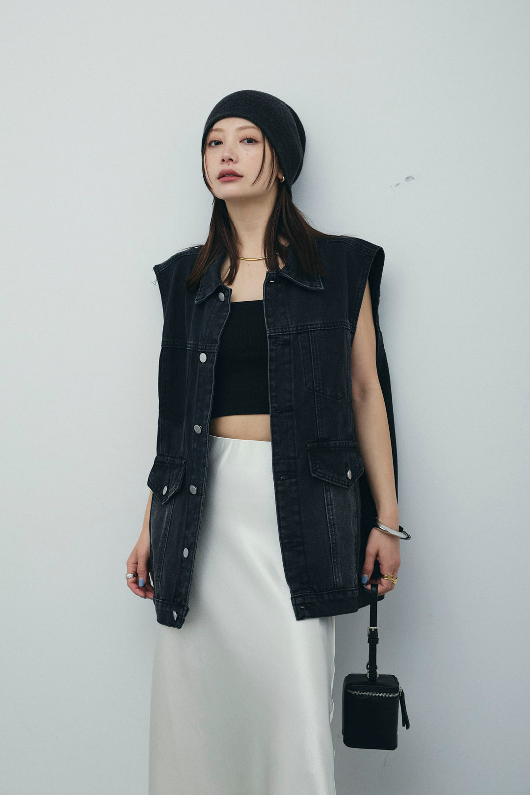 [予約/SET]ヴィンテージライクノースリデニムジャケット+クロップドカップ付きキャミ+サテンナロースカート(3set)