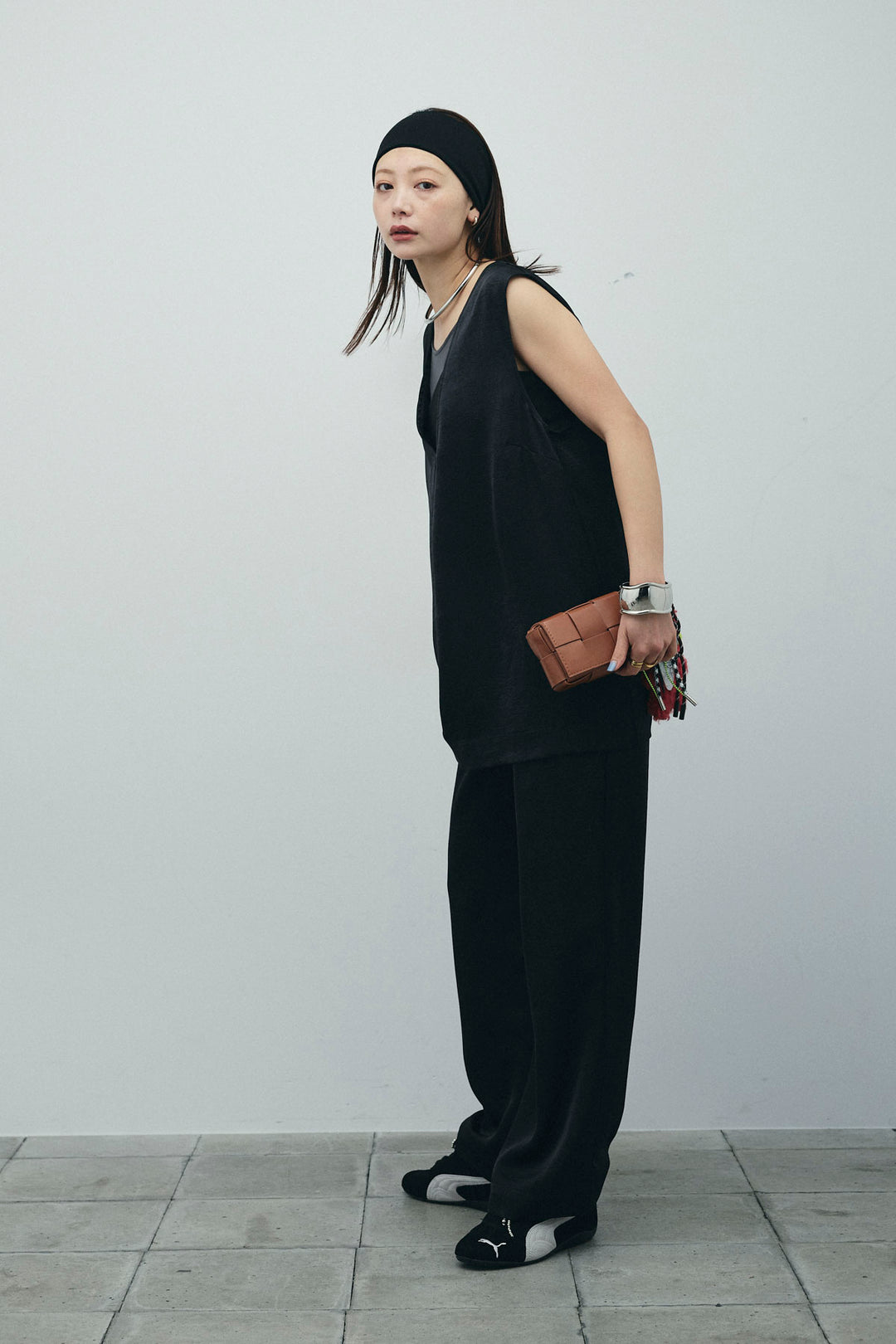 [予約/SET]Vネックサテンセットアップ+カップ付きアシンメトリーキャミソール(2set)