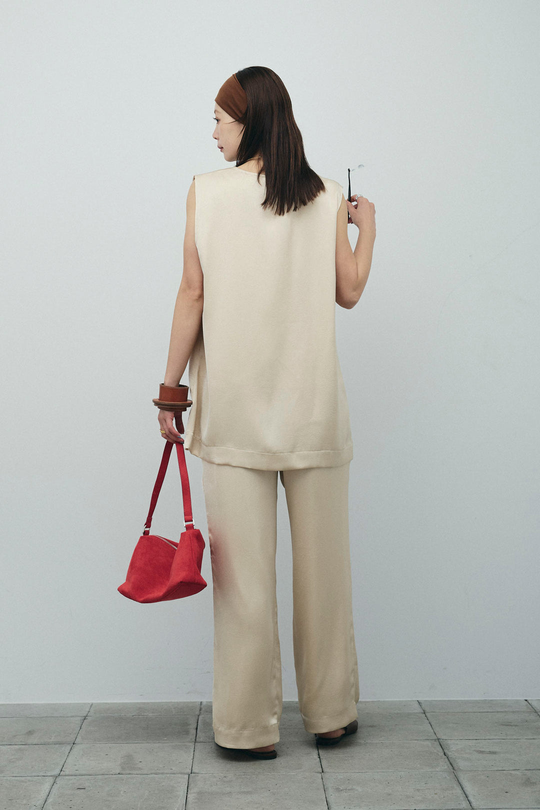 [予約/SET]Vネックサテンセットアップ+カップ付きアシンメトリーキャミソール(2set)