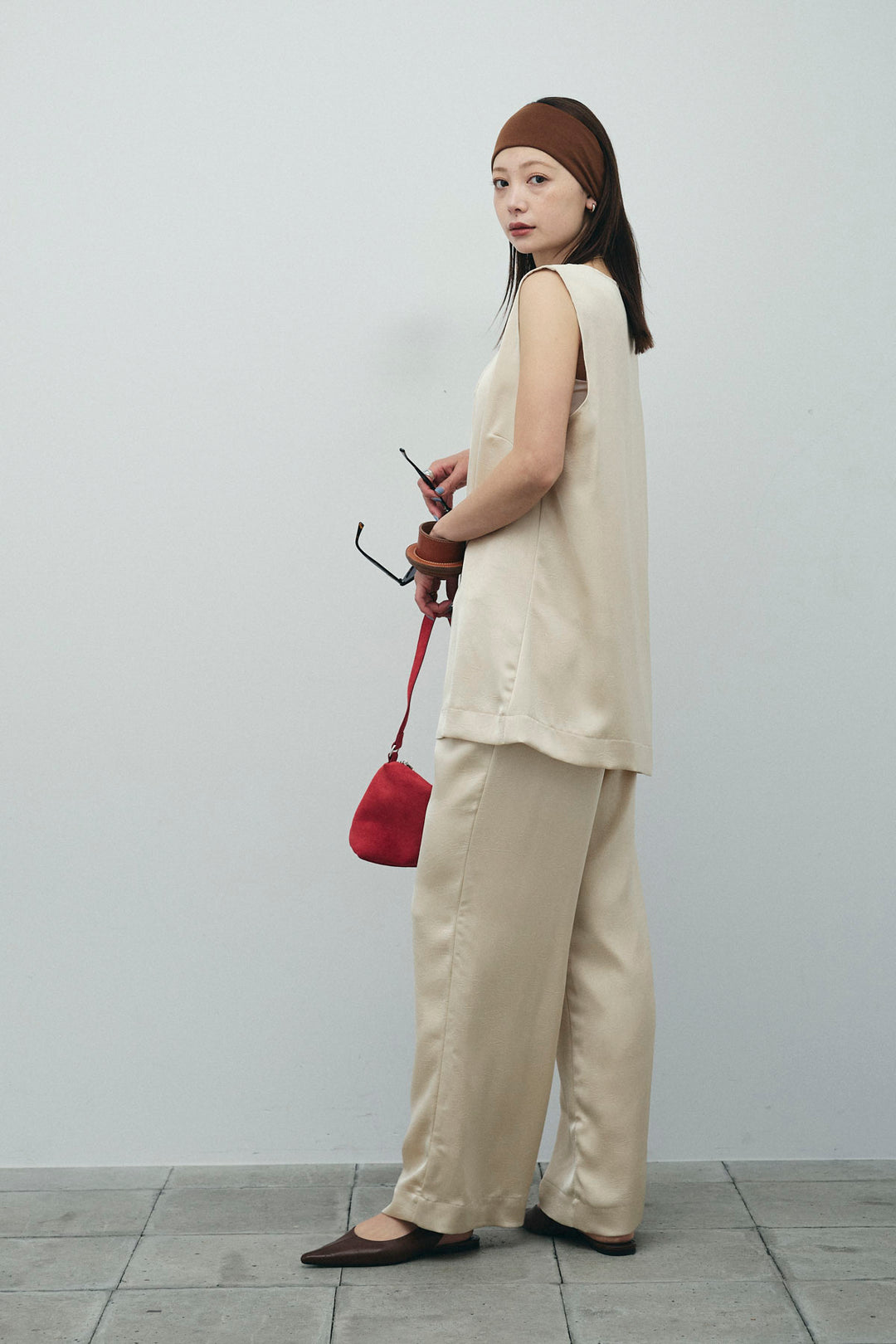 [予約/SET]Vネックサテンセットアップ+カップ付きアシンメトリーキャミソール(2set)