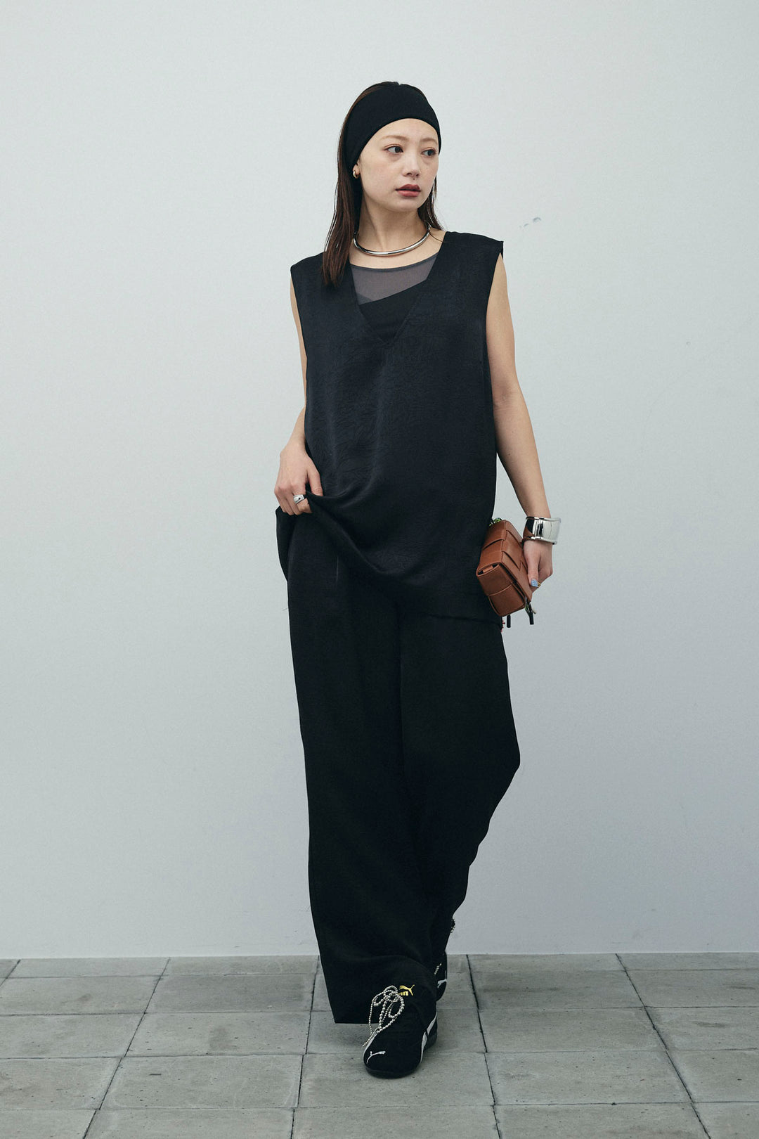 [予約/SET]Vネックサテンセットアップ+カップ付きアシンメトリーキャミソール(2set)