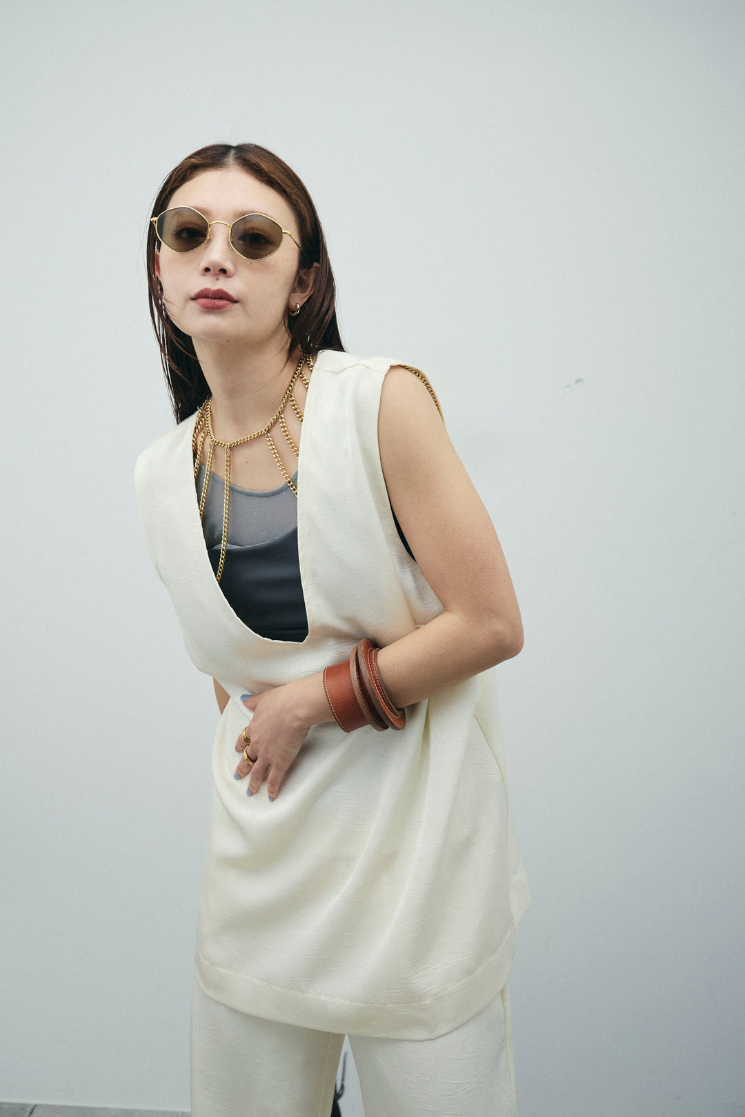 [予約/SET]Vネックサテンセットアップ+カップ付きアシンメトリーキャミソール(2set)