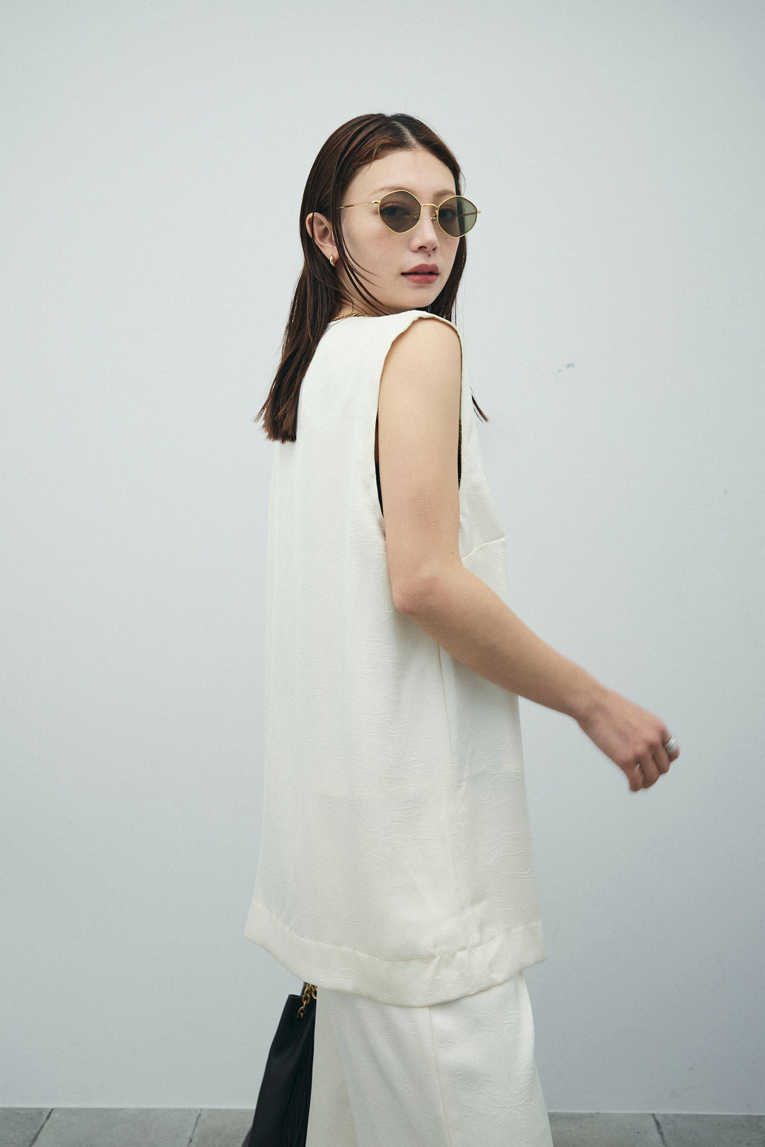 [予約/SET]Vネックサテンセットアップ+カップ付きアシンメトリーキャミソール(2set)