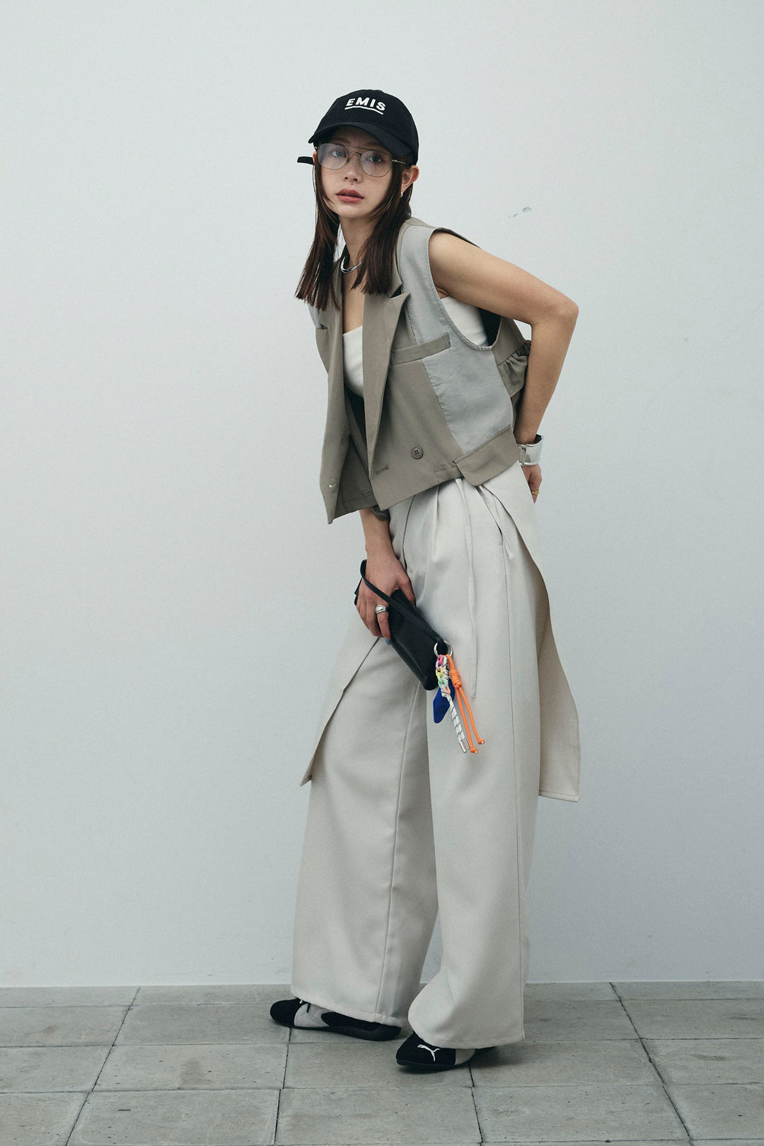 [予約/SET]バックフリルヘムショートテーラードベスト+クロップドカップ付きキャミ+ヘザーツイルラップスカート付きパンツ(3set)