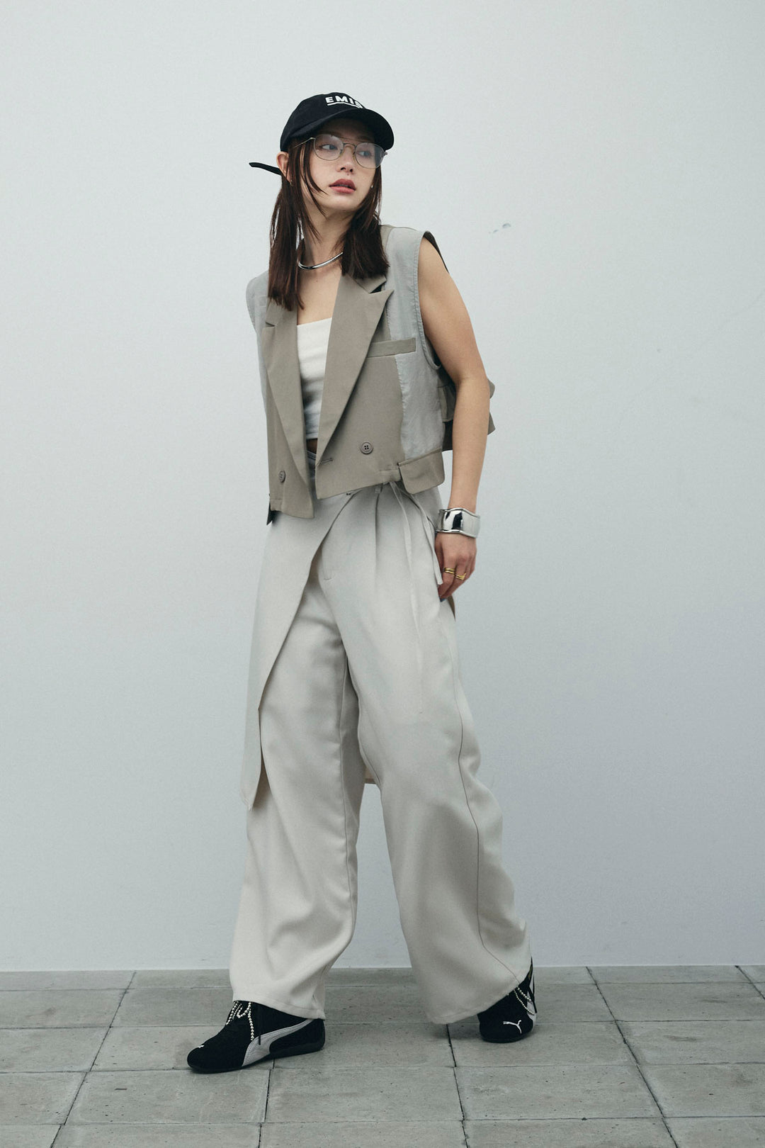 [予約/SET]バックフリルヘムショートテーラードベスト+クロップドカップ付きキャミ+ヘザーツイルラップスカート付きパンツ(3set)