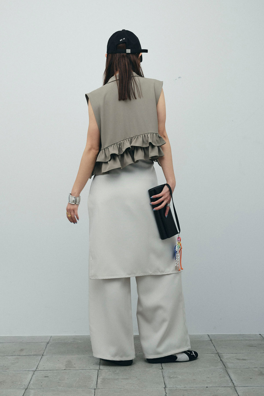 [予約/SET]バックフリルヘムショートテーラードベスト+クロップドカップ付きキャミ+ヘザーツイルラップスカート付きパンツ(3set)