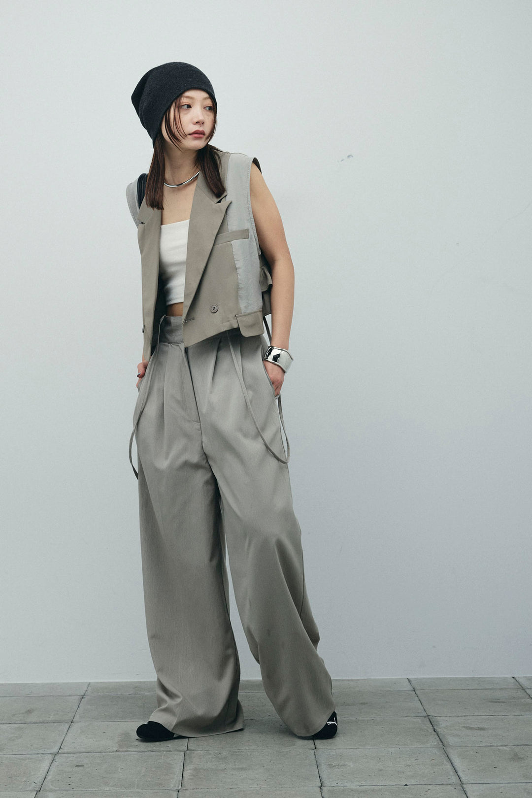 [予約/SET]バックフリルヘムショートテーラードベスト+クロップドカップ付きキャミ+クレープタックワイドサロペット(3set)