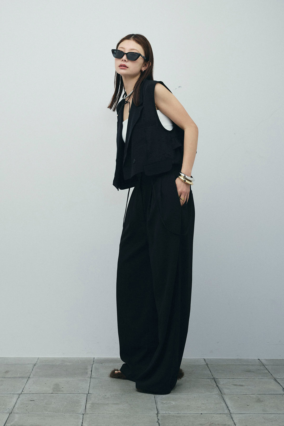 [予約/SET]バックフリルヘムショートテーラードベスト+クレープタックワイドサロペット(2set)