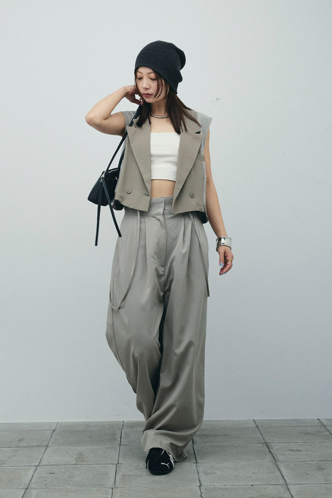 [予約/SET]バックフリルヘムショートテーラードベスト+クロップドカップ付きキャミ(2set)