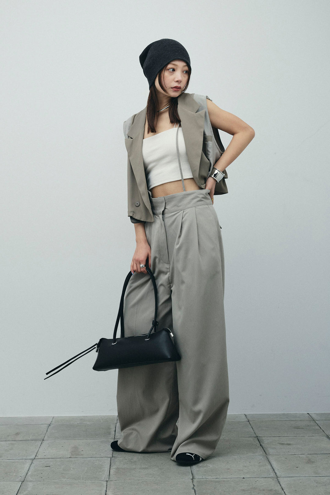 [予約/SET]バックフリルヘムショートテーラードベスト+クロップドカップ付きキャミ(2set)