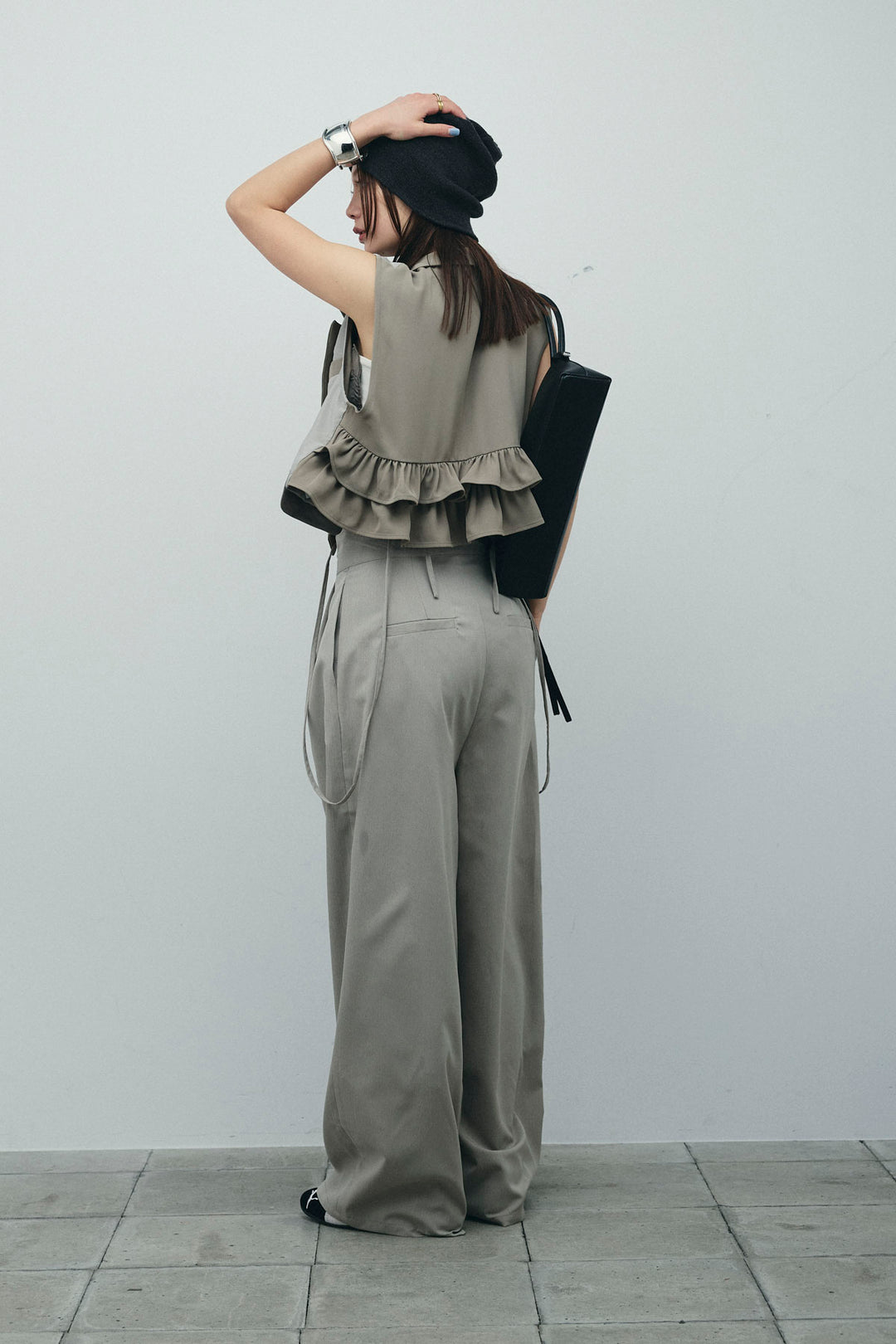 [予約/SET]バックフリルヘムショートテーラードベスト+クロップドカップ付きキャミ(2set)