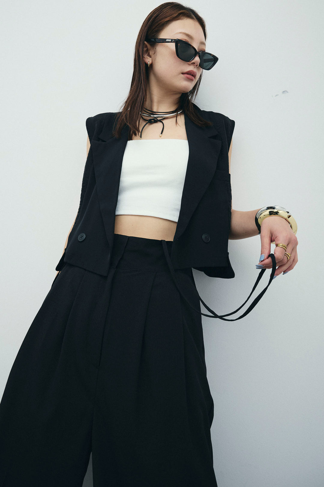 [予約/SET]バックフリルヘムショートテーラードベスト+クロップドカップ付きキャミ+クレープタックワイドサロペット(3set)