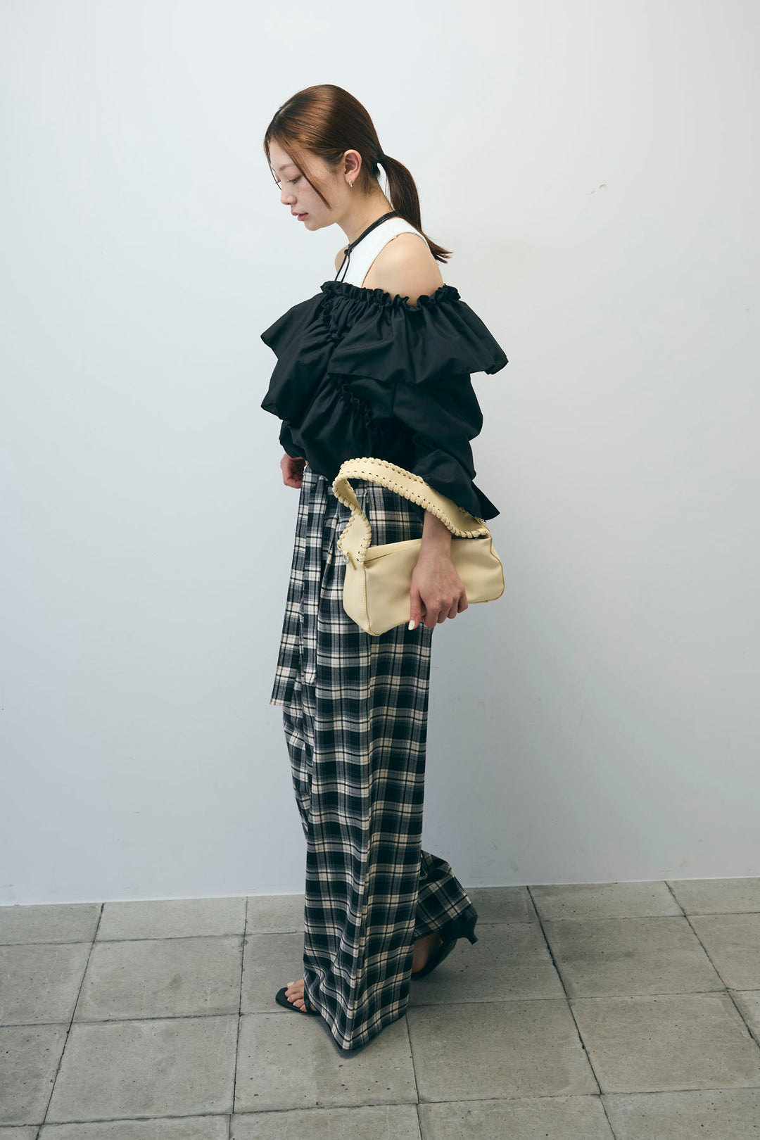 [予約/SET]TCブロード2wayフリルオフショルブラウス+カップ付きバックデザインワンショルダータンクトップ+チェックパンツ(3set)