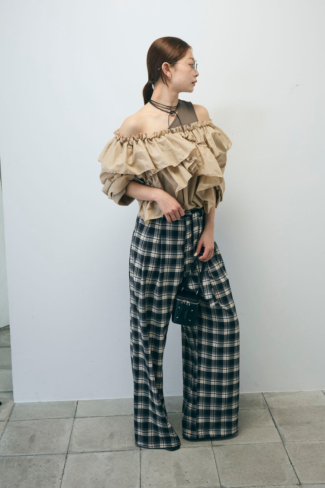 [予約/SET]TCブロード2wayフリルオフショルブラウス+カップ付きバックデザインワンショルダータンクトップ+チェックパンツ(3set)