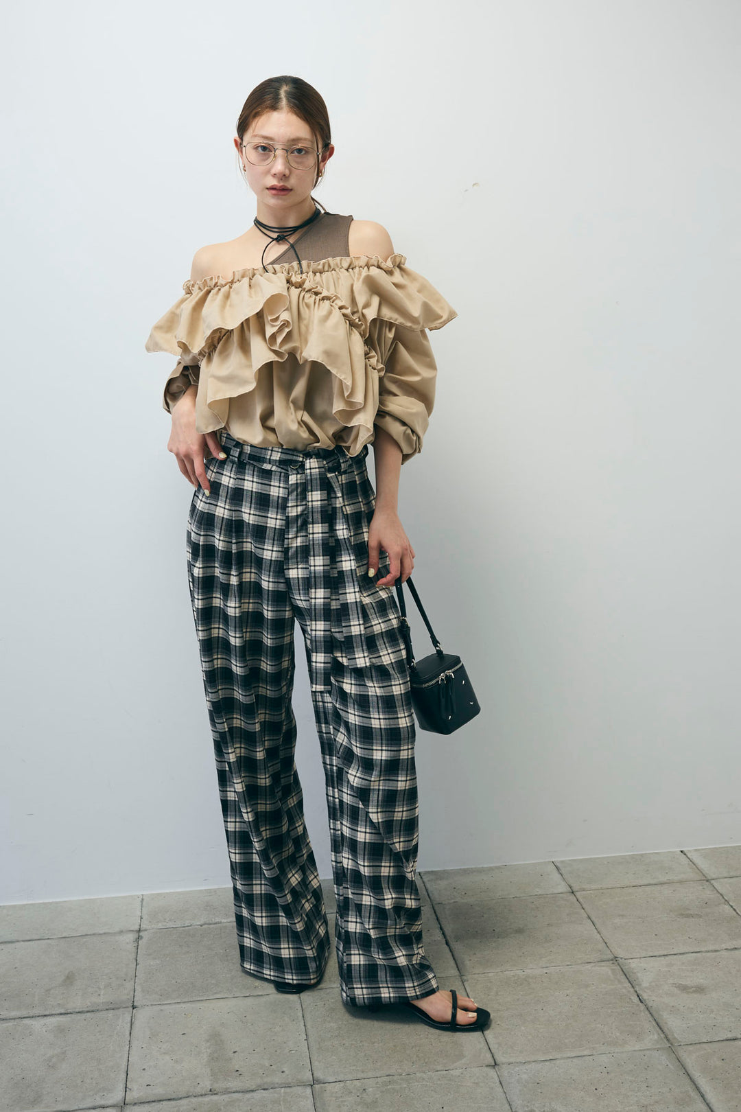 [予約/SET]TCブロード2wayフリルオフショルブラウス+カップ付きバックデザインワンショルダータンクトップ+チェックパンツ(3set)