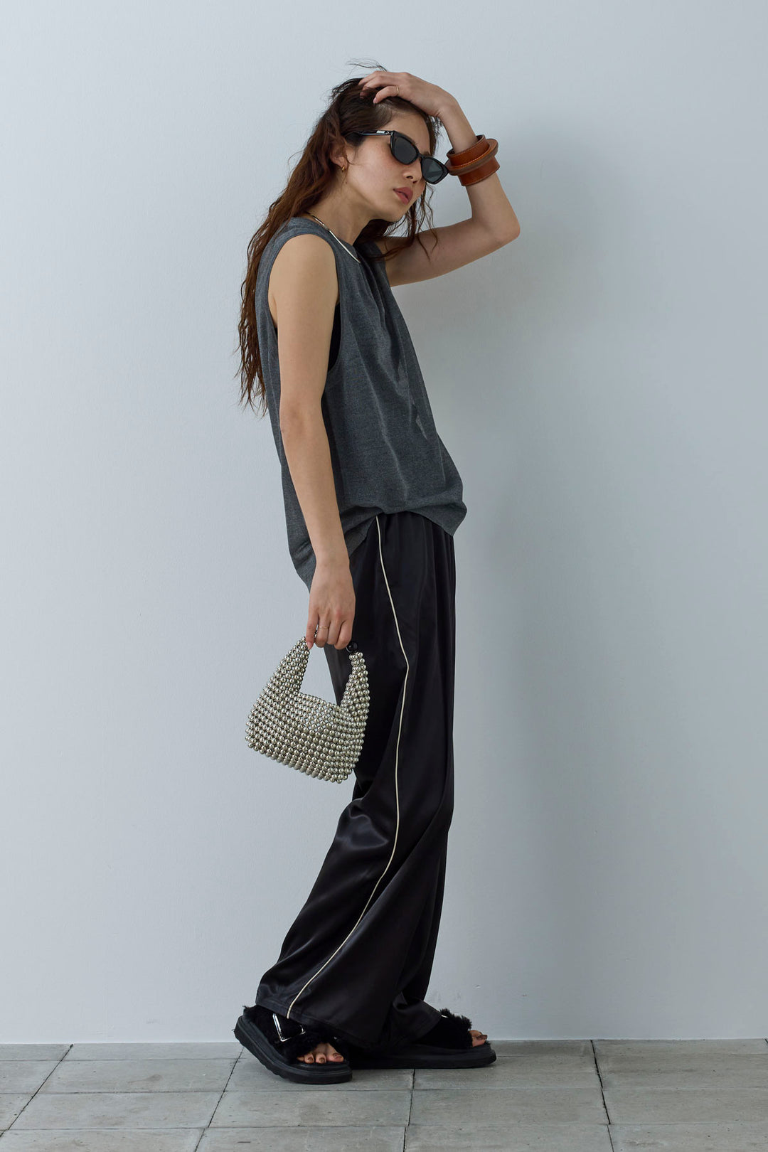 [予約/SET]シアーノースリーブニット+サイドラインサテンパンツ(2set)