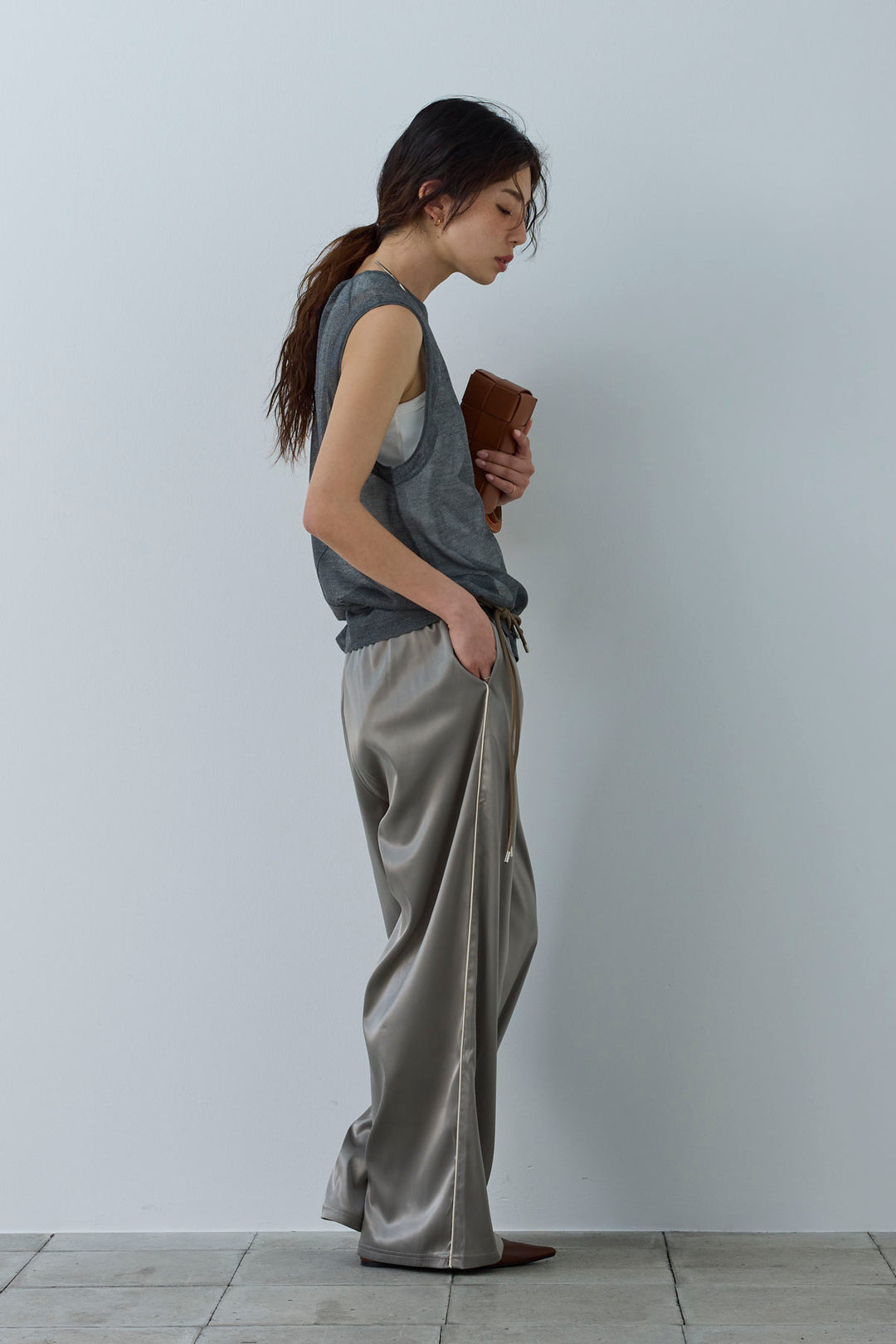 [予約/SET]シアーノースリーブニット+サイドラインサテンパンツ(2set)