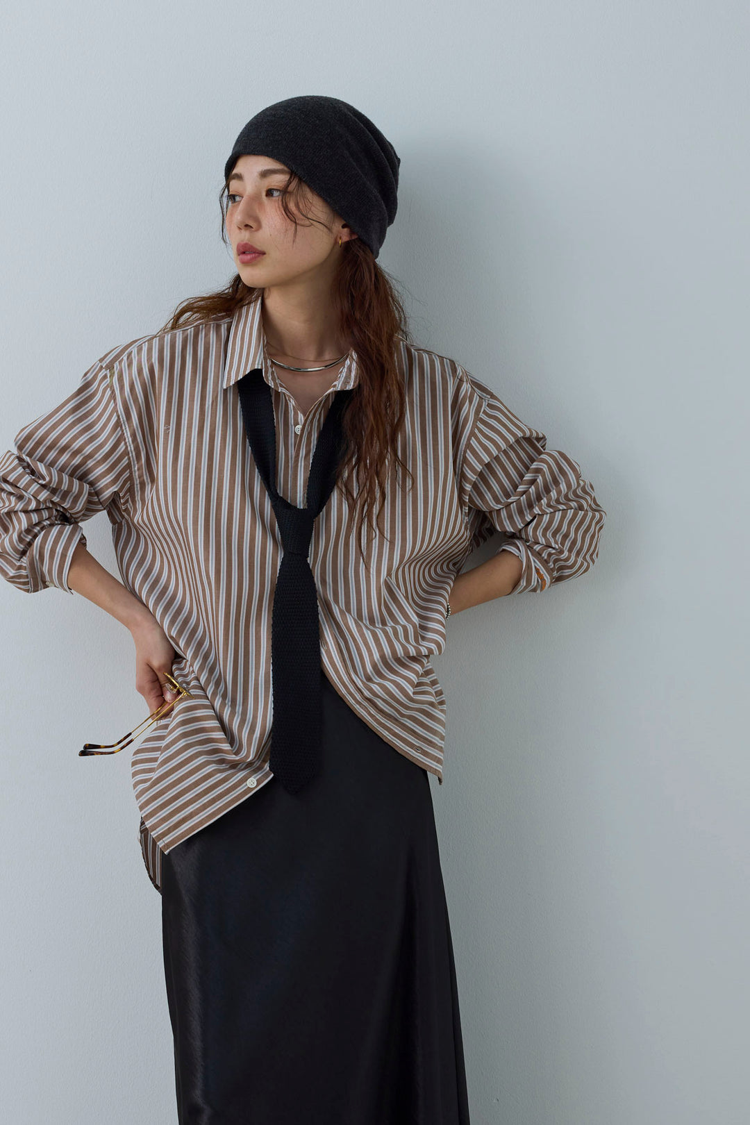 [予約/SET]刺繍入りストライプオーバーサイズシャツ+サテンナロースカート(2set)