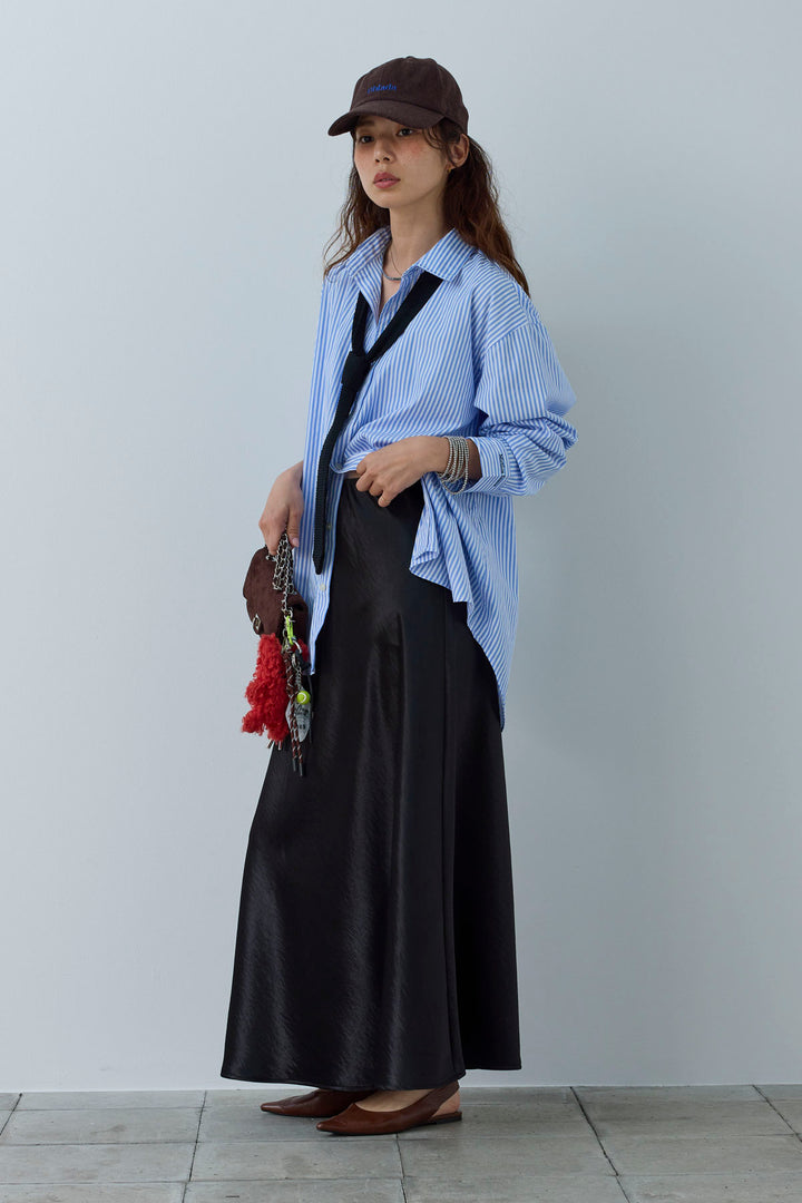 [予約/SET]刺繍入りストライプオーバーサイズシャツ+剣先三角シルクニットタイ+サテンナロースカート(3set)