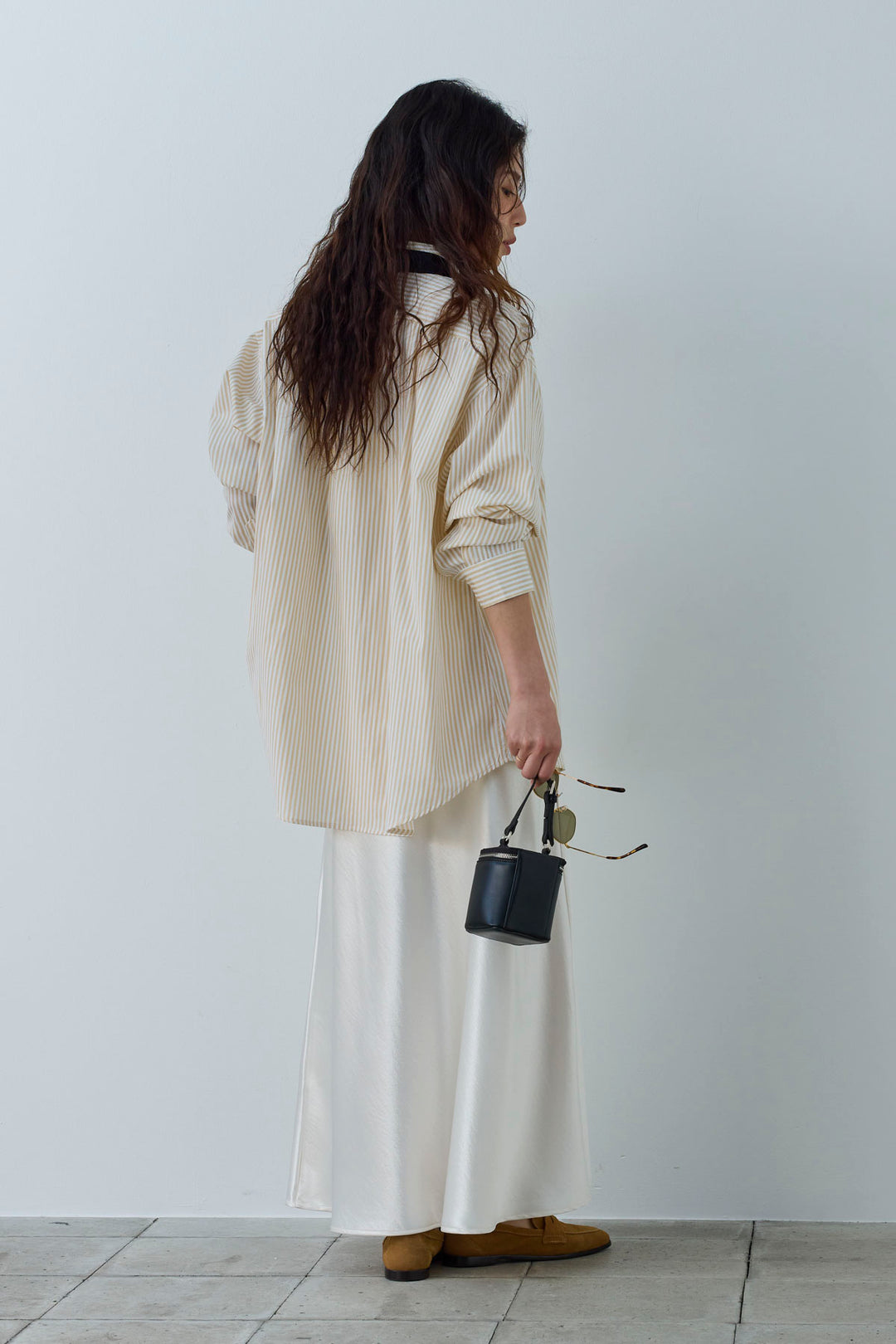 [予約/SET]刺繍入りストライプオーバーサイズシャツ+サテンナロースカート(2set)