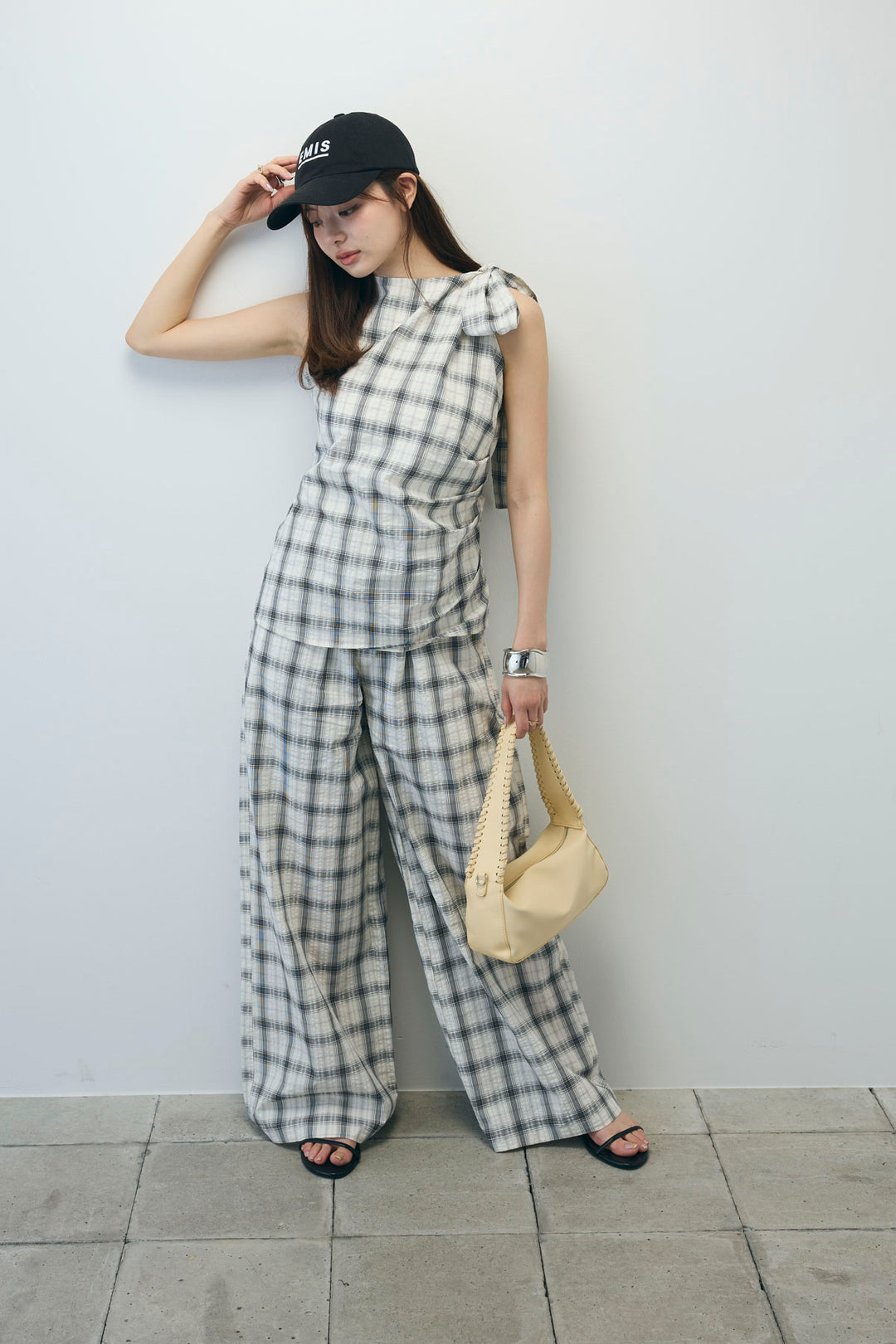 アシンメトリー肩リボンセットアップ