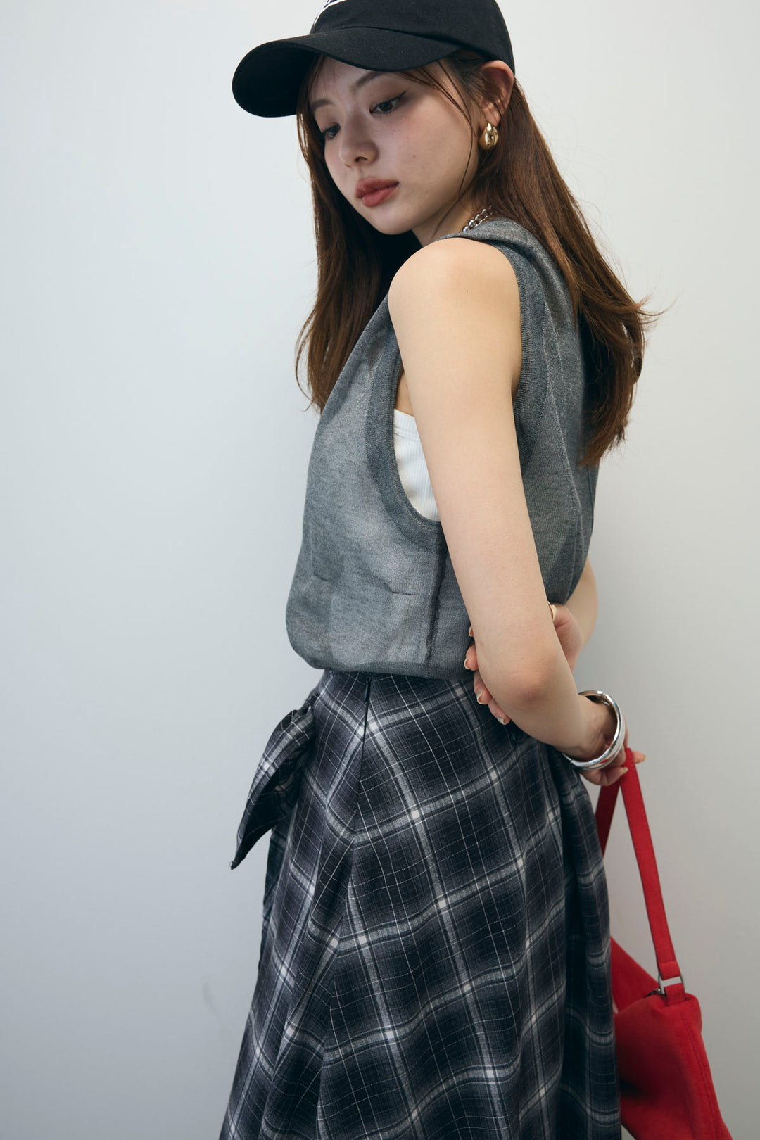 [予約/SET]シアーノースリーブニット+カップ付きホルターネックタンク+アシンメトリースカート(3set)