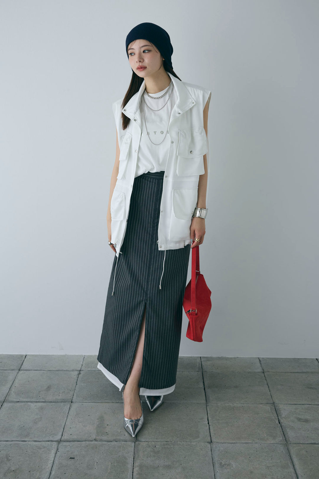 [予約/SET]スタンドネックサテンベスト+コンパクトスムース ミニ箔ロゴプリント+ストライプストレートスカート(3set)