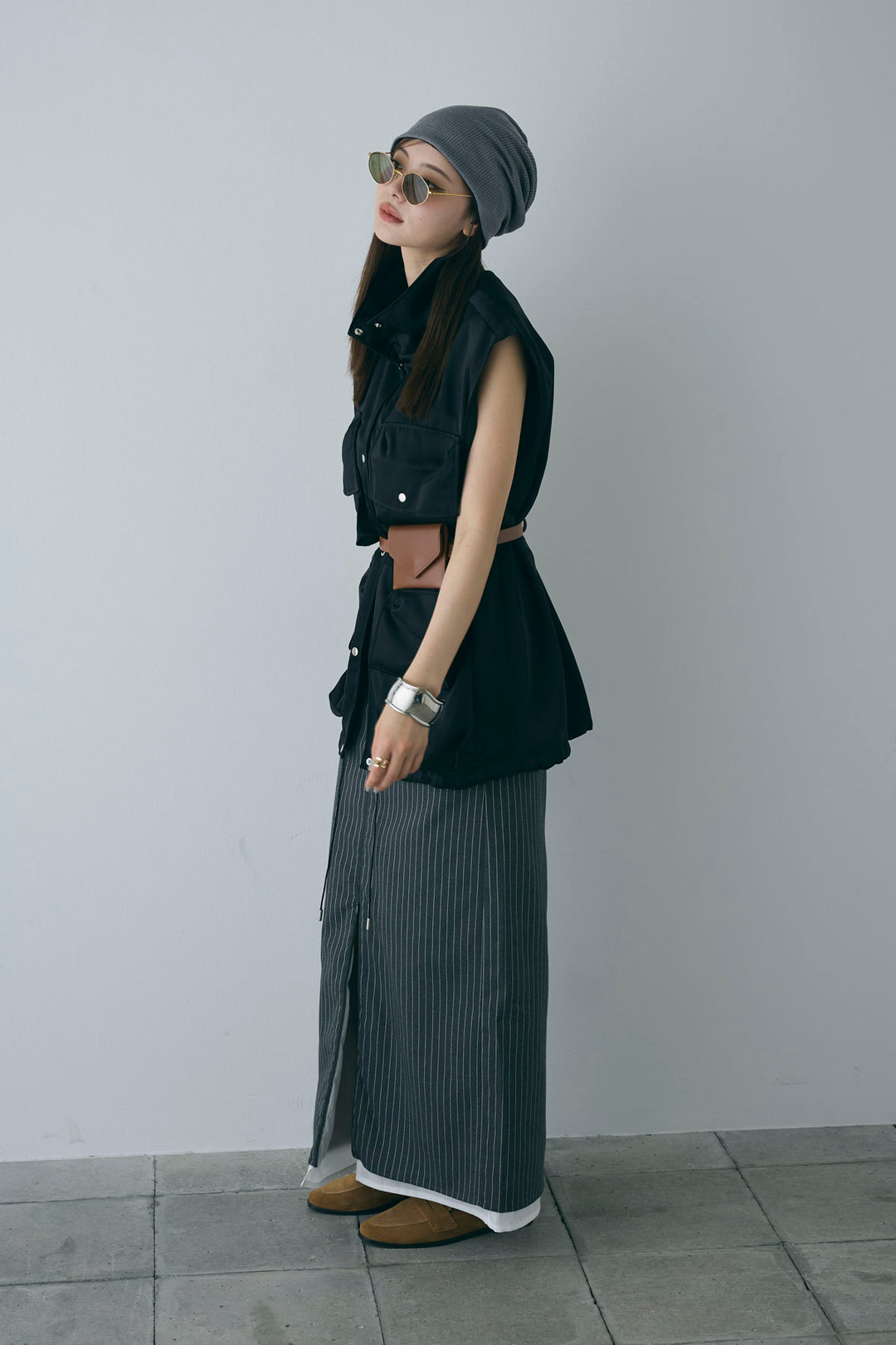 [予約/SET]スタンドネックサテンベスト+ストライプストレートスカート(2set)