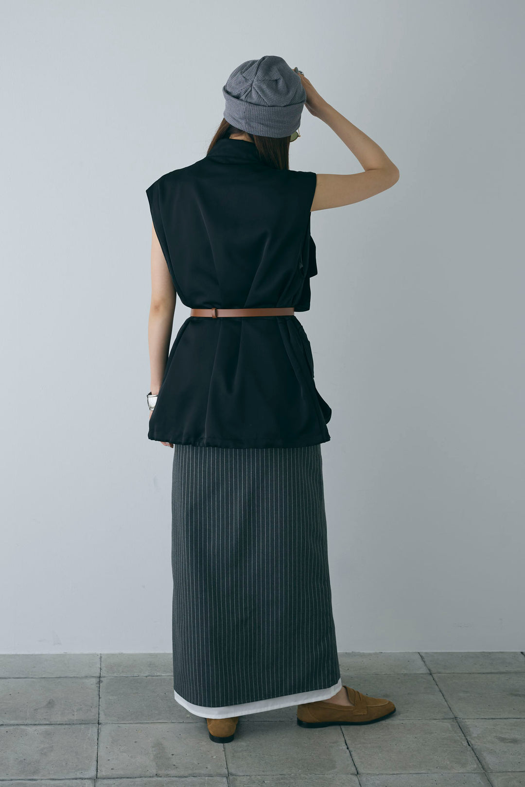 [予約/SET]スタンドネックサテンベスト+ストライプストレートスカート(2set)