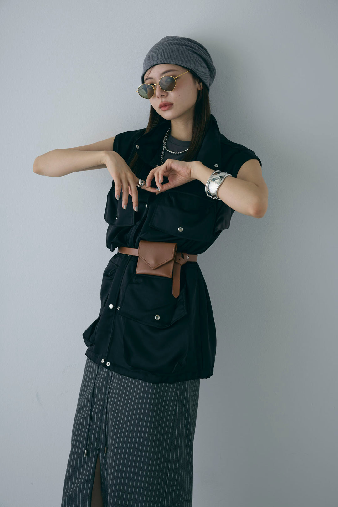 [予約/SET]スタンドネックサテンベスト+ストライプストレートスカート(2set)