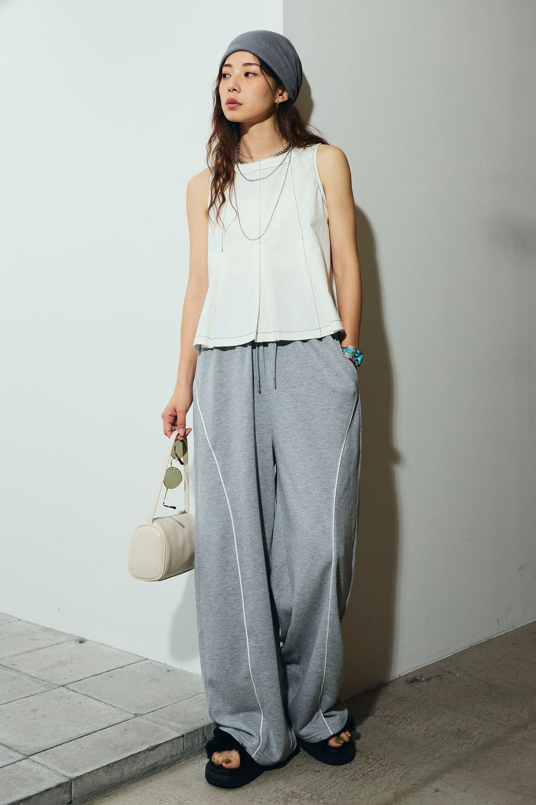 ライン入り立体カーブ裏毛パンツ