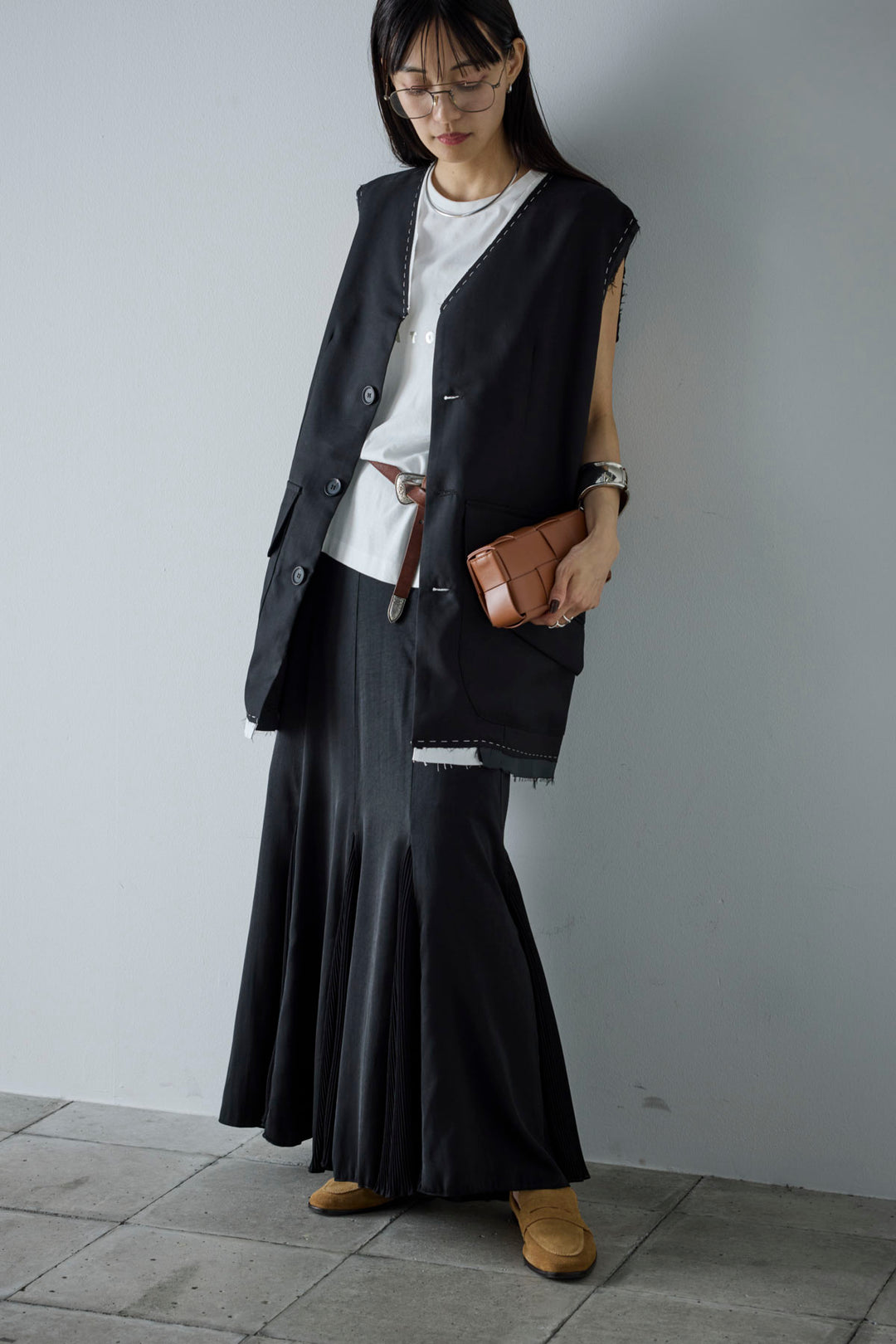 [予約/SET]切りっぱなしステッチデザインベスト+コンパクトスムース ミニ箔ロゴプリント+プリーツシアー切り替えスカート(3set)