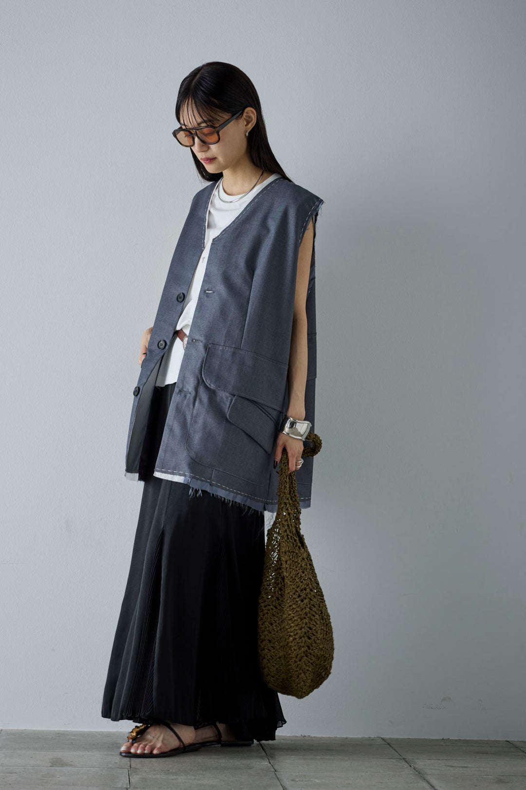 [予約/SET]切りっぱなしステッチデザインベスト+コンパクトスムース ミニ箔ロゴプリント+プリーツシアー切り替えスカート(3set)