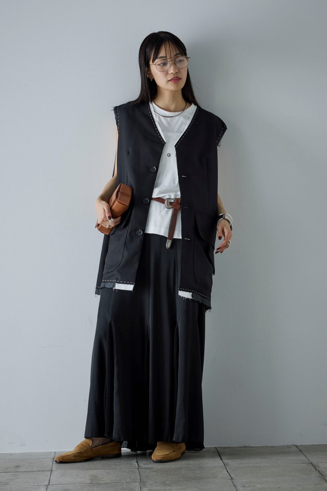 [予約/SET]切りっぱなしステッチデザインベスト+コンパクトスムース ミニ箔ロゴプリント+プリーツシアー切り替えスカート(3set)