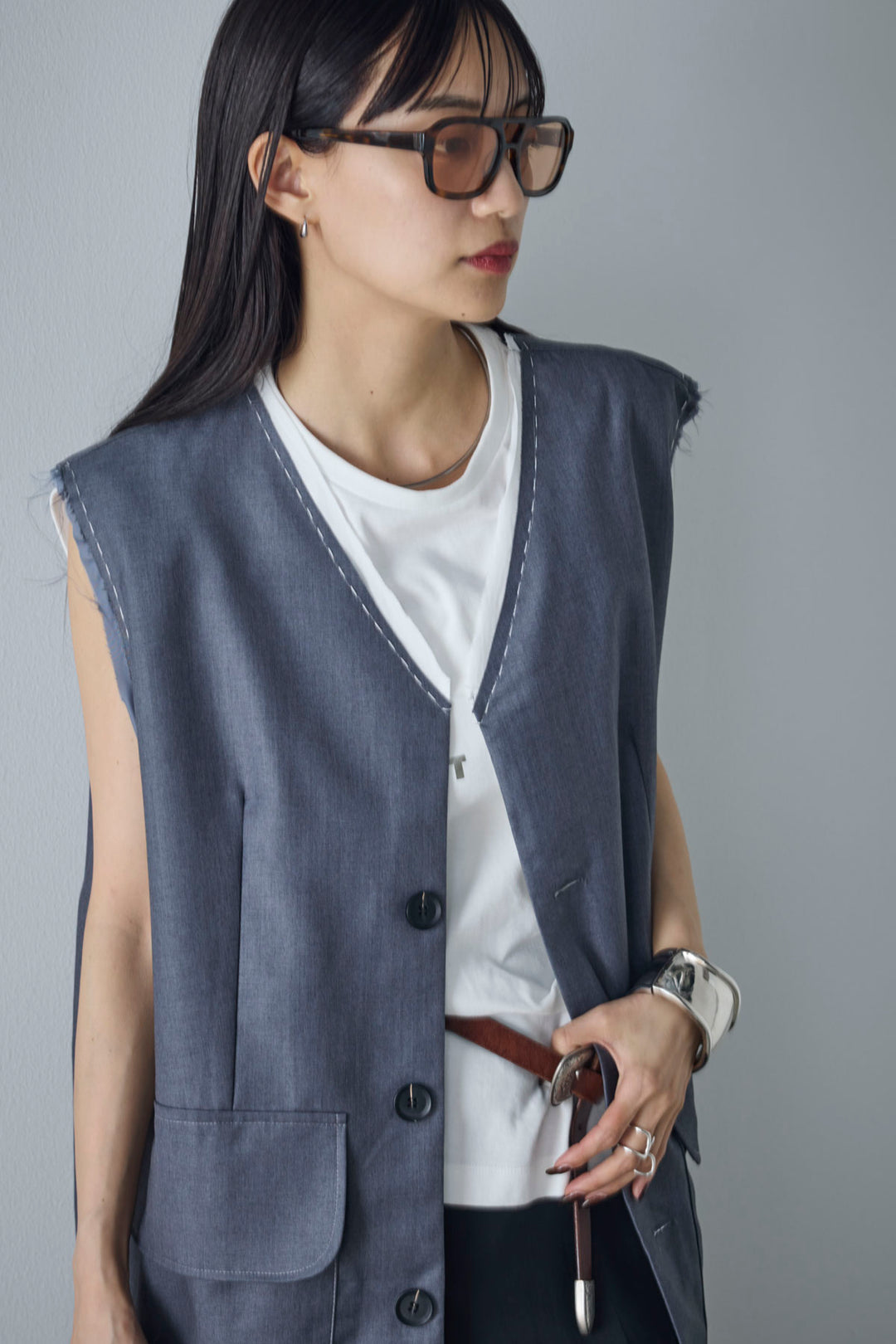 [予約/SET]切りっぱなしステッチデザインベスト+コンパクトスムース ミニ箔ロゴプリント+プリーツシアー切り替えスカート(3set)