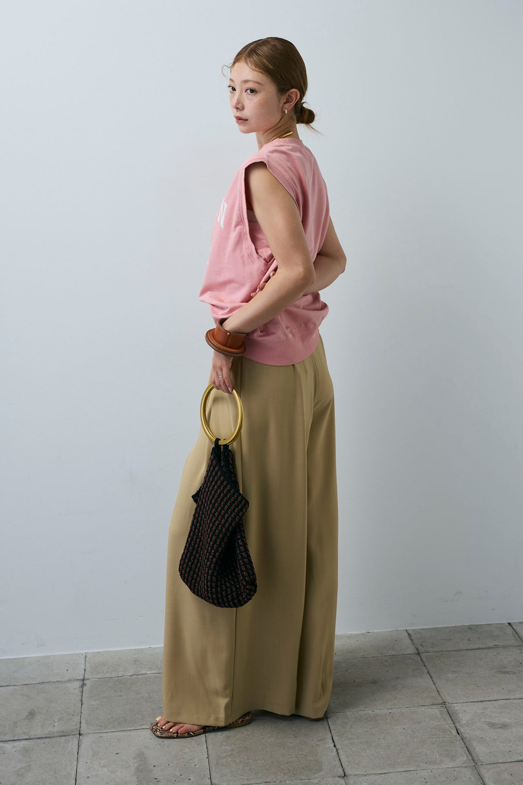 [予約/SET]ピグメントロゴノースリーブスウェット+太ベルト付きワイドパンツ(2set)