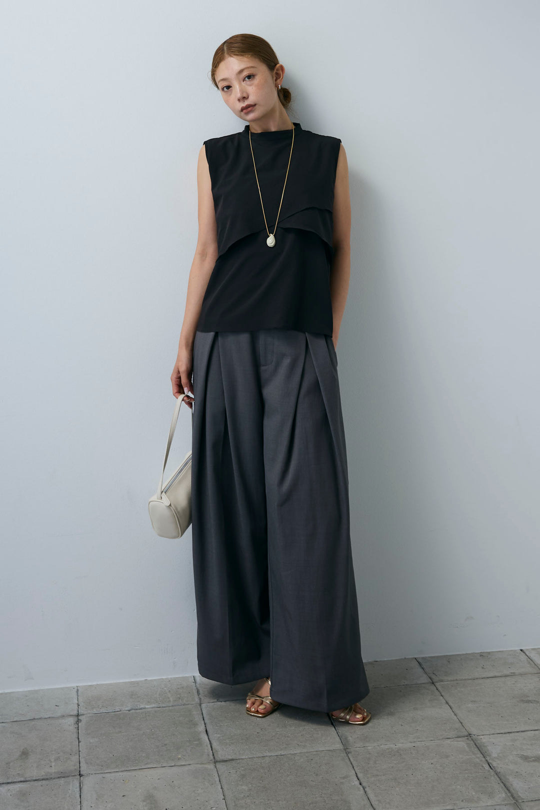 [予約/SET]アシンメトリーフレアーノースリーブブラウス+フェイクレザーベルトセンタータックパンツ(2set)