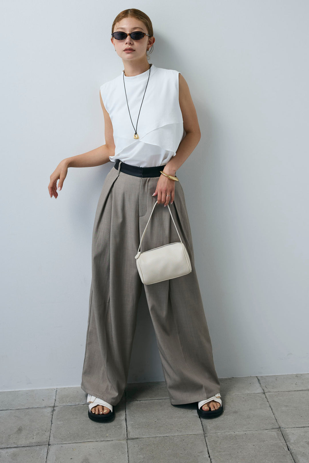 [予約]フェイクレザーベルトセンタータックパンツ