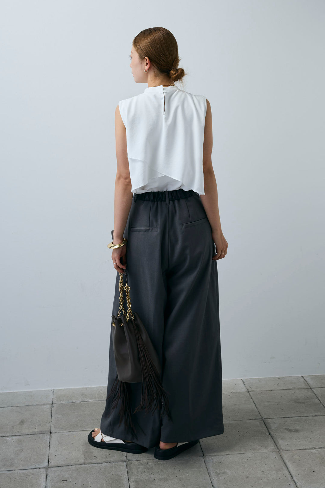 [予約/SET]アシンメトリーフレアーノースリーブブラウス+フェイクレザーベルトセンタータックパンツ(2set)