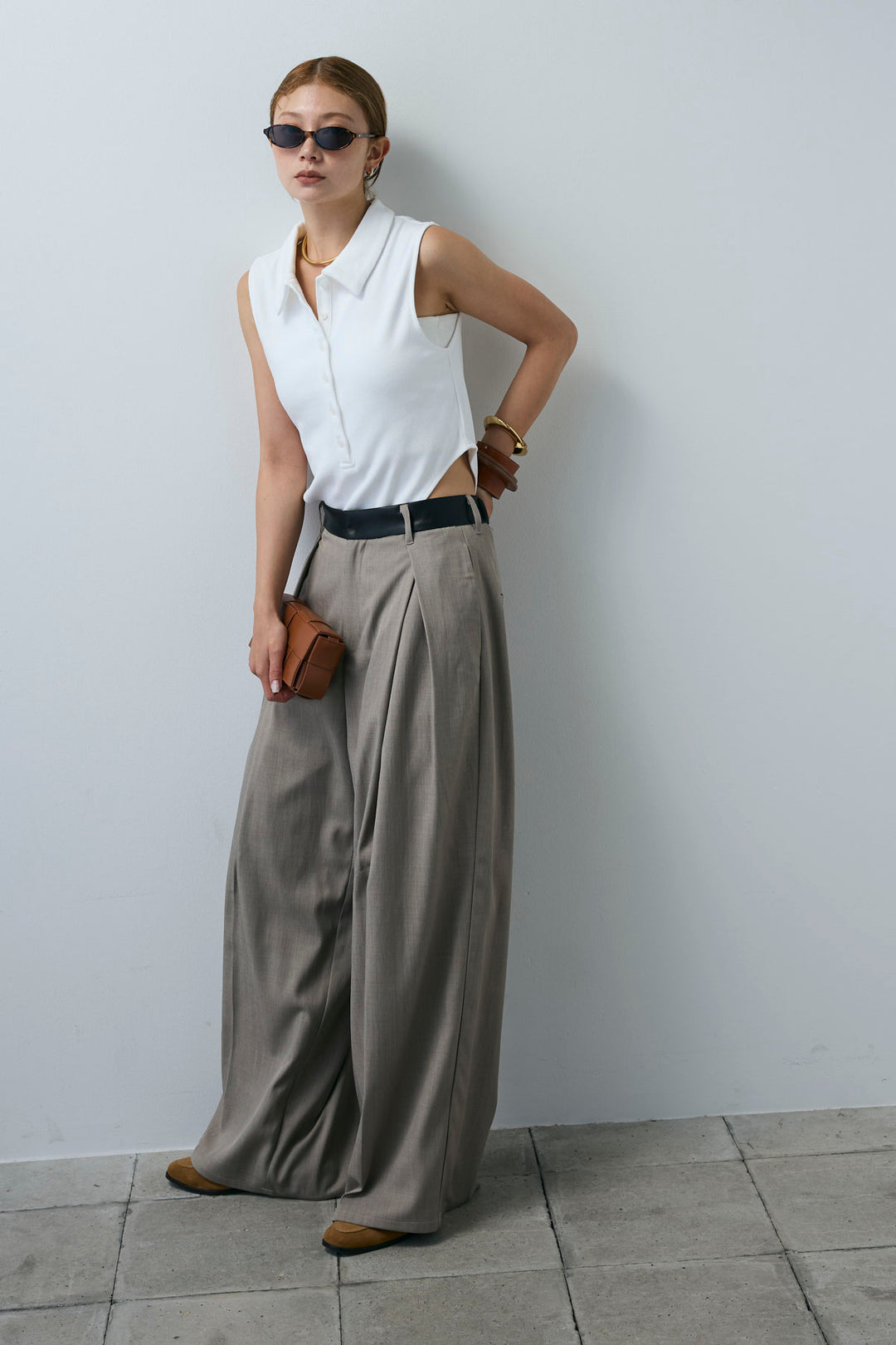 [予約/SET]ポロニットノースリボディースーツ+フェイクレザーベルトセンタータックパンツ(2set)