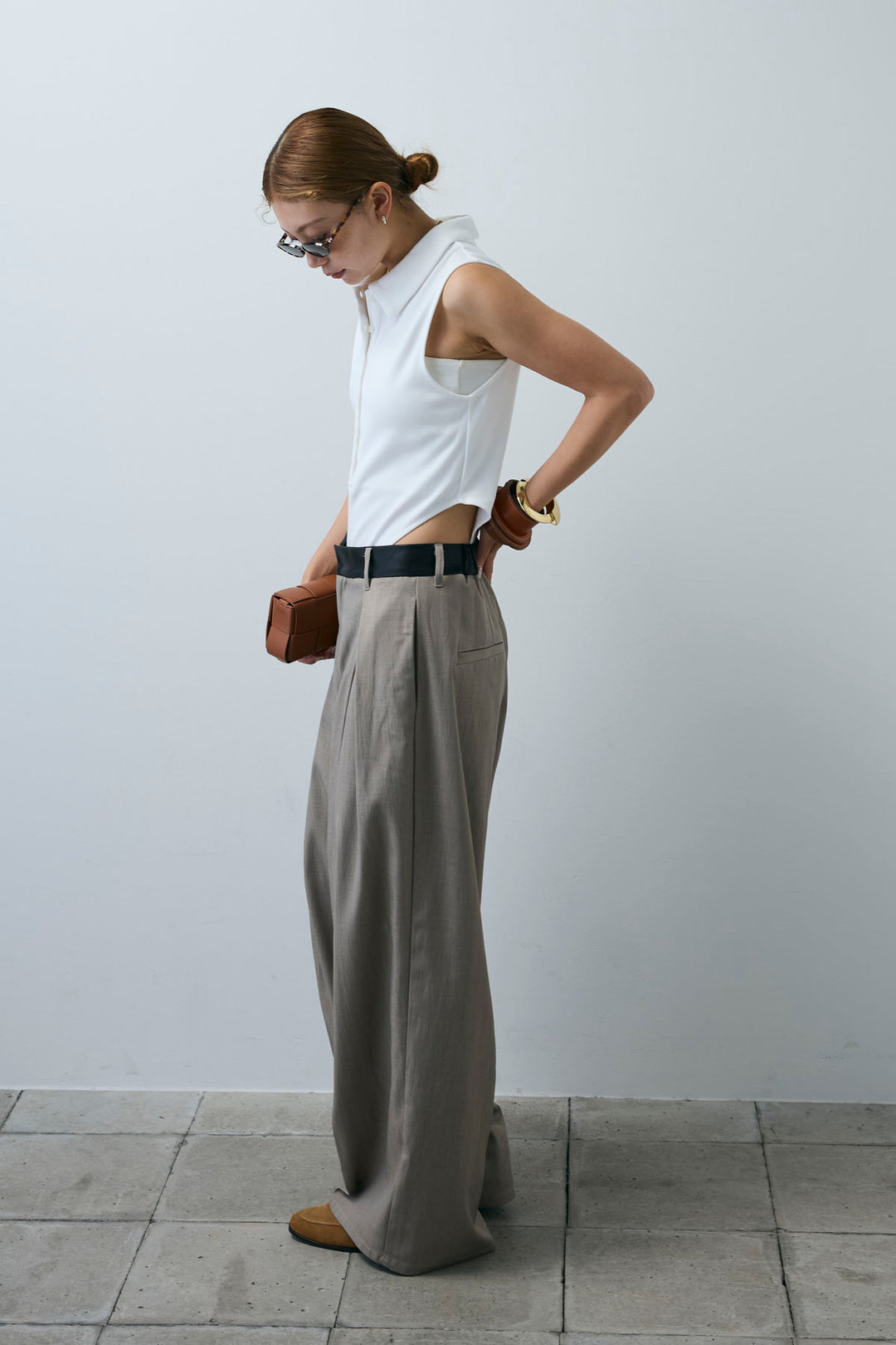 [予約/SET]ポロニットノースリボディースーツ+フェイクレザーベルトセンタータックパンツ(2set)