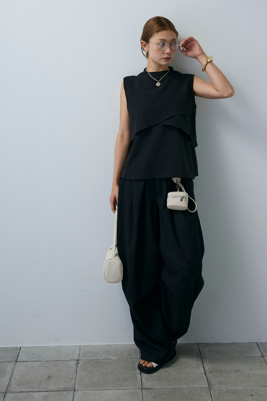 [予約/SET]アシンメトリーフレアーノースリーブブラウス+デザインタックパンツ(2set)