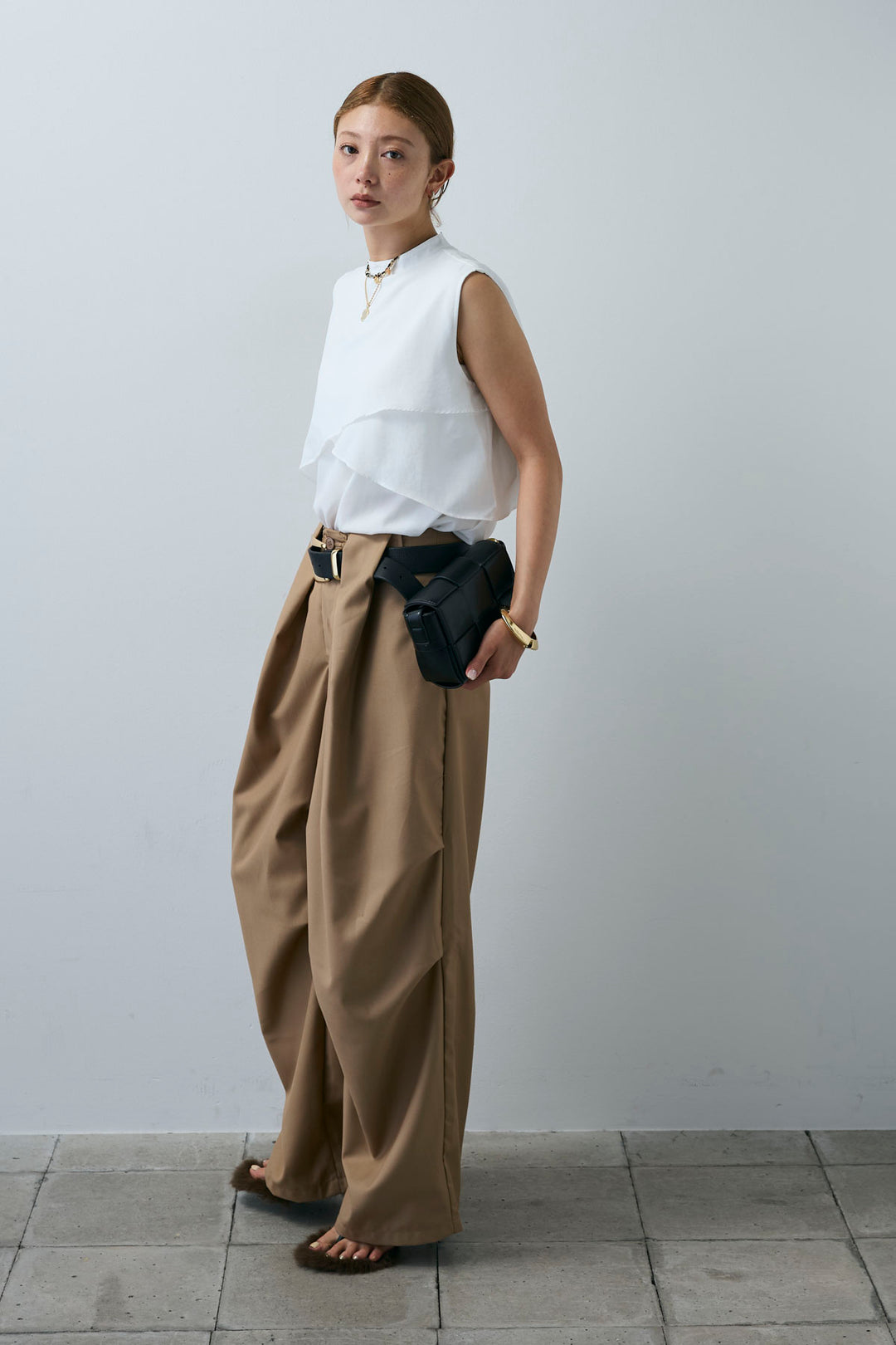 [予約/SET]アシンメトリーフレアーノースリーブブラウス+デザインタックパンツ(2set)